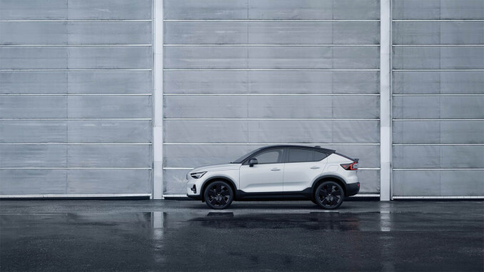 Volvo EC40 185kW Ext Range Ultra Black Edition 82kWh 5dr Auto Electric Estate - Image 9